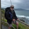 un pélerin au bord de l'eau